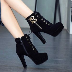 NEW ForeMode Women’s Round Toe Lace up Ankle Buckle Heel Platform Boot Size 8.5